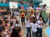 Johanna Ferrán celebrando junto a estudiantes del 19no Festival Campechano