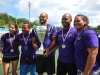 Equipo violeta con su trofeo y medallas