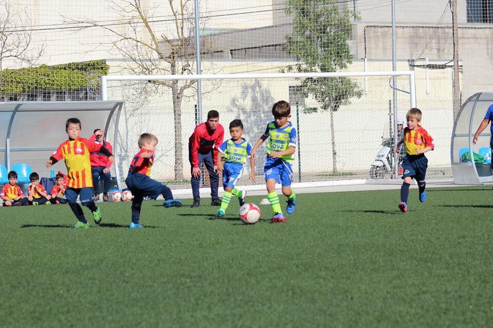 Equipos de Bayamón FC jugando un partido en España