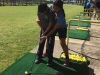 Acompañante y joven participante del 5to Festival de Golf de Educación Física Adaptada
