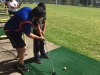Acompañante y joven participante del 5to Festival de Golf de Educación Física Adaptada