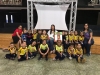Autora Isset Pastrana junto a estudiantes