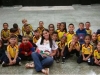 Autora Isset Pastrana junto a estudiantes