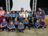 Autora Isset Pastrana junto a estudiantes