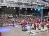 En tarima Los Cantores de Bayamón cantandole a un gran público