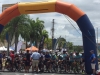 Ciclistas listos para comenzar la carrera