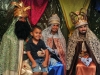 Reyes Magos junto a niños
