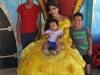 La Princesa Bella junto niños