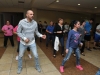 Participantes de Bayamón Ciudad Salsera aprendiendo a bailar