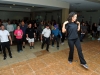 Participantes de Bayamón Ciudad Salsera aprendiendo a bailar