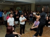 Instructora de la Academia hablando con los estudiantes