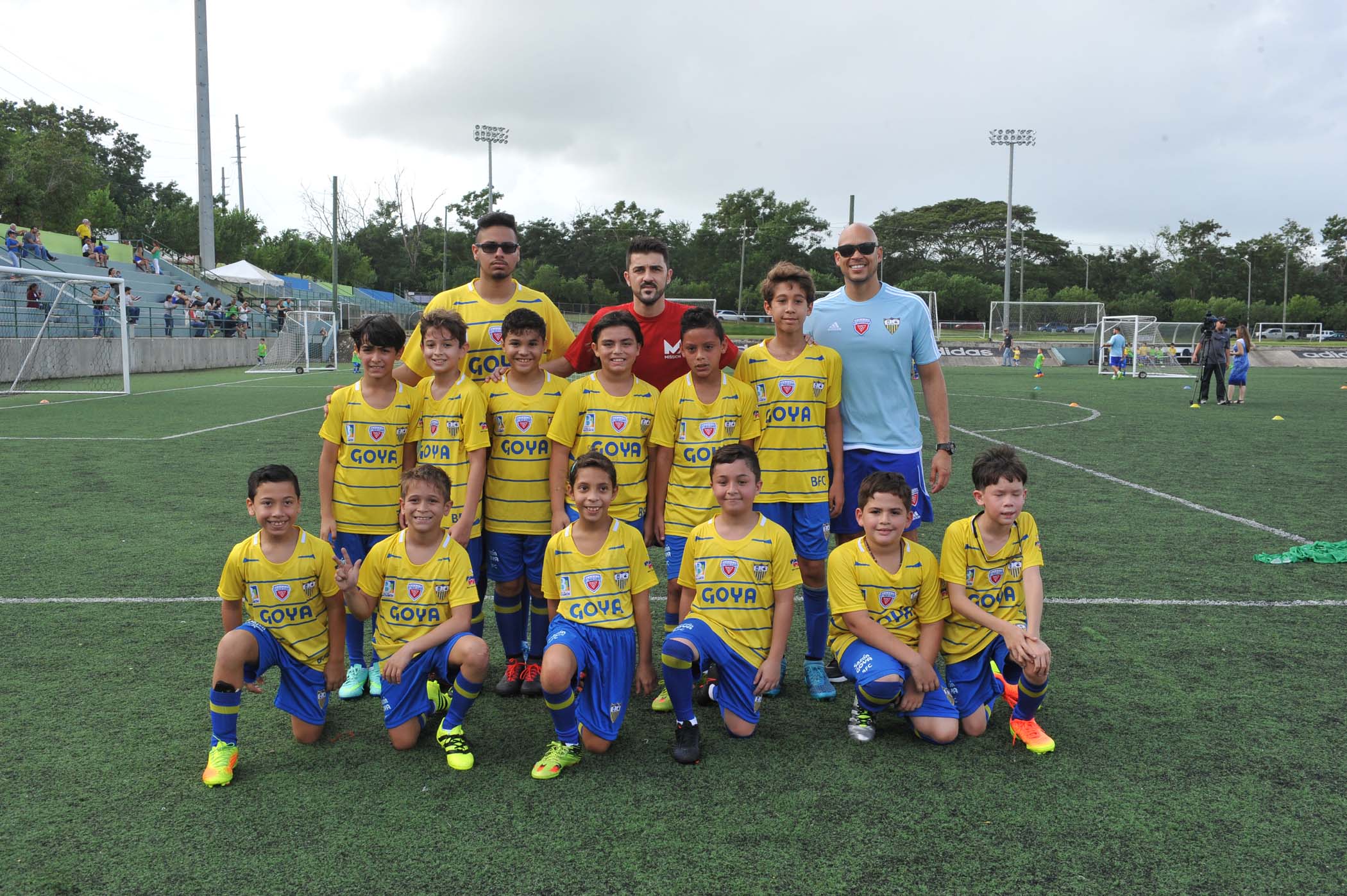 David Villa junto a jugadores de equipo 9 años