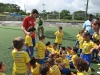David Villa hablando con los niños jugadores