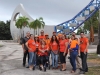 Pacientes de Esclerosis Múltiple junto a sus familiares frente a ala Estrella del Norte