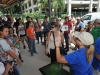 Repartición de gafas a visitantes para ver el eclipse