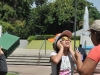 Visitantes con sus gafas disfrutando del fenómeno histórico