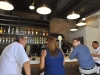 Primeros clientes en la barra