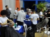 Booth de la Modern Hairstyling Institute ofreciendo recortes y peinados a visitantes de la actividad