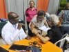 Participantes tomandose la presión