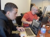 Participante realizando sus trabajos