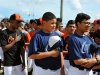 Jóvenes peloteros durante el himno