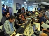 Participantes del evento IOT Village- Hacker Lab Series trabajando en sus programaciones
