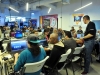 Participantes del evento IOT Village- Hacker Lab Series trabajando en sus programaciones