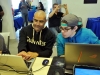 Participantes del evento IOT Village- Hacker Lab Series trabajando en sus programaciones