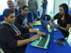 Participantes del evento IOT Village- Hacker Lab Series trabajando en sus programaciones
