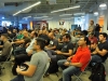 Participantes del evento IOT Village- Hacker Lab Series trabajando en sus programaciones