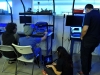 Participantes del evento IOT Village- Hacker Lab Series trabajando en sus programaciones