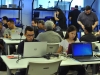 Participantes del evento IOT Village- Hacker Lab Series trabajando en sus programaciones