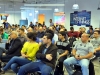 Participantes del evento IOT Village- Hacker Lab Series trabajando en sus programaciones