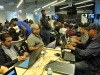Participantes del evento IOT Village- Hacker Lab Series trabajando en sus programaciones
