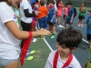 Staff haciendo entrega de medalla
