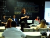 Personas escuchando charla sobre Mujer y Tecnología en Engine-4g