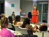 Personas escuchando charla sobre Mujer y Tecnología en Engine-4