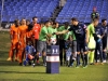 Saludo entre referees y jugadores