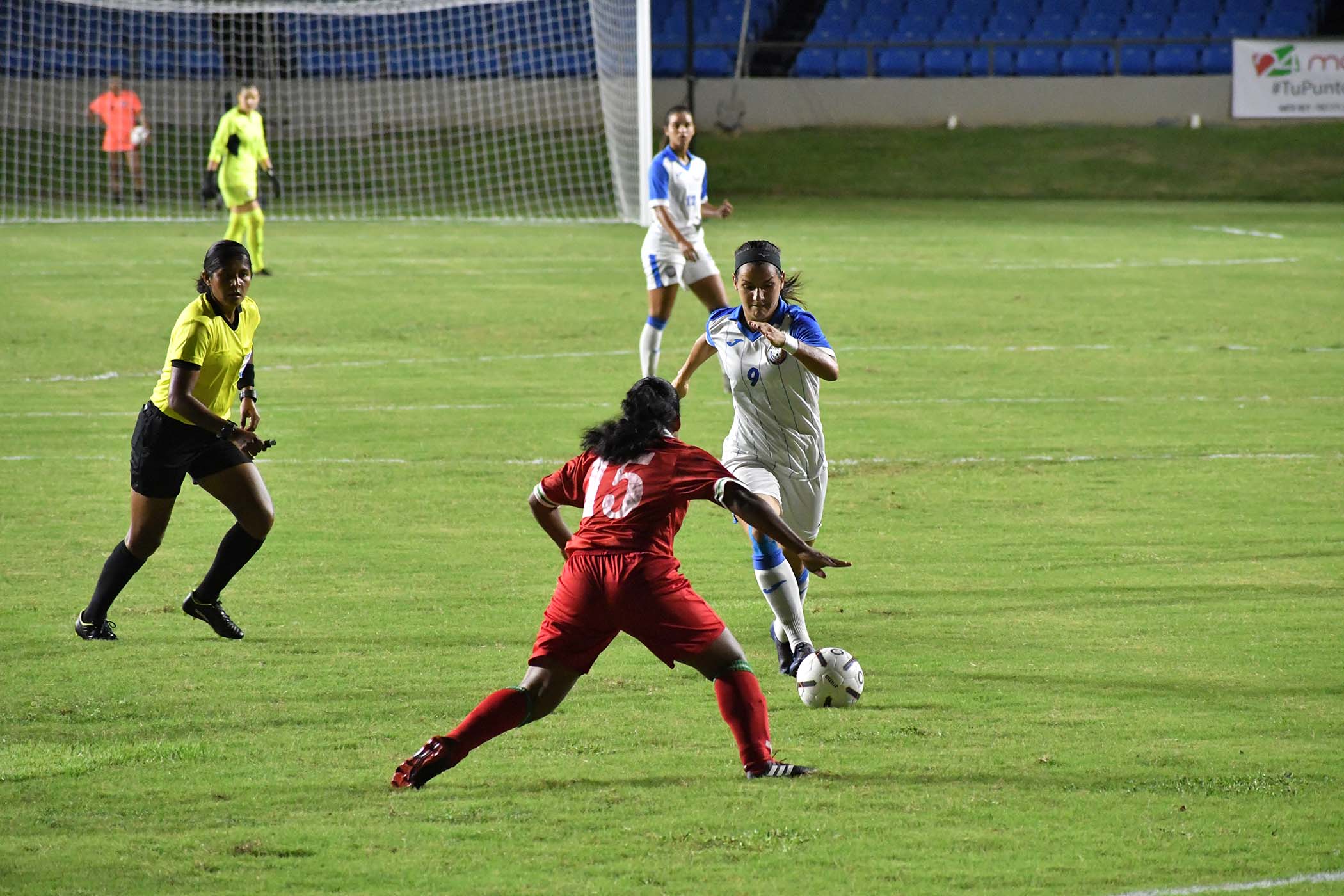 Soccer-Fem-PR-vs-Surinam-15