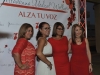 Visitantes juntas para foto grupal