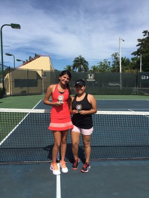 Daniela Latoni y Jennifer Gomez Kiss campeonas dobles femeninos categoria 18 años