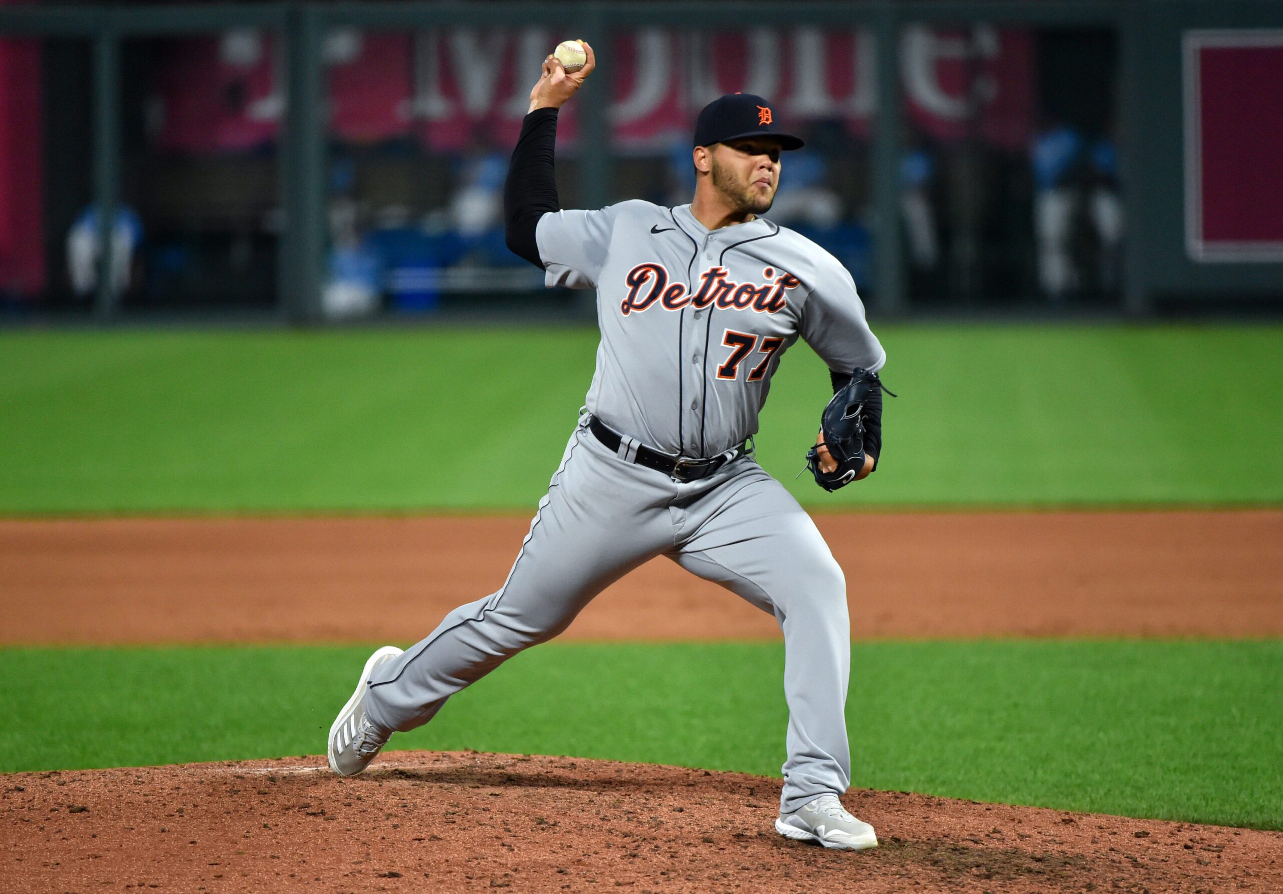 Lanzador puertorriqueño Jiménez mantiene actuación destacada en MLB