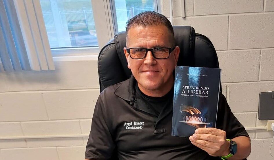 Comisionado de la Policia Municipal de Bayamón Publica su Primer Libro sobre Ideas de Liderazgo con EIKYŌ
